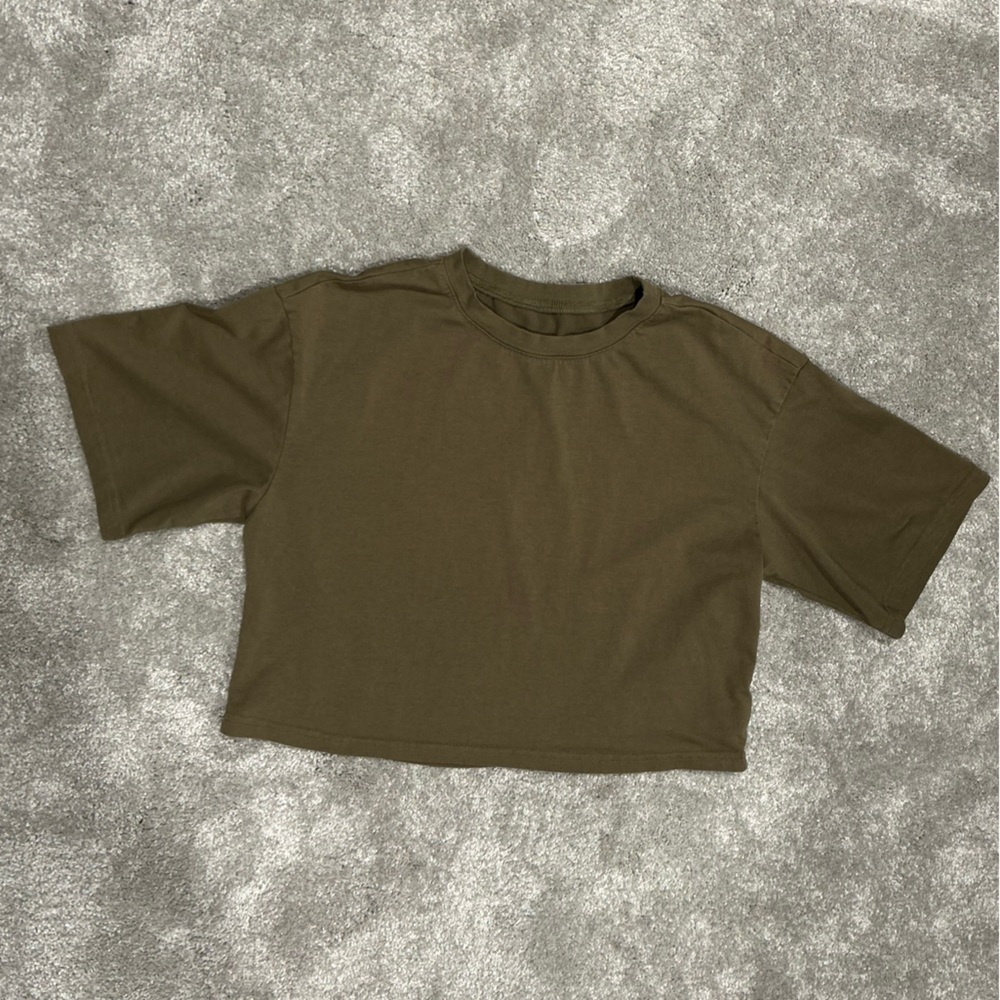 Classic Olive Green T-Shirt Basic Short Sleeve Cropped Tee Top Size Small - Picture 2 of 5